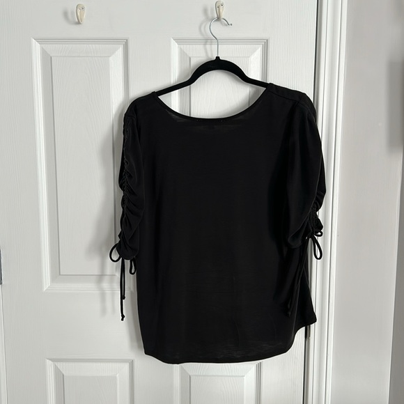 NWOT Green Envelope L S/S tee with ruching detail. - Picture 4 of 7